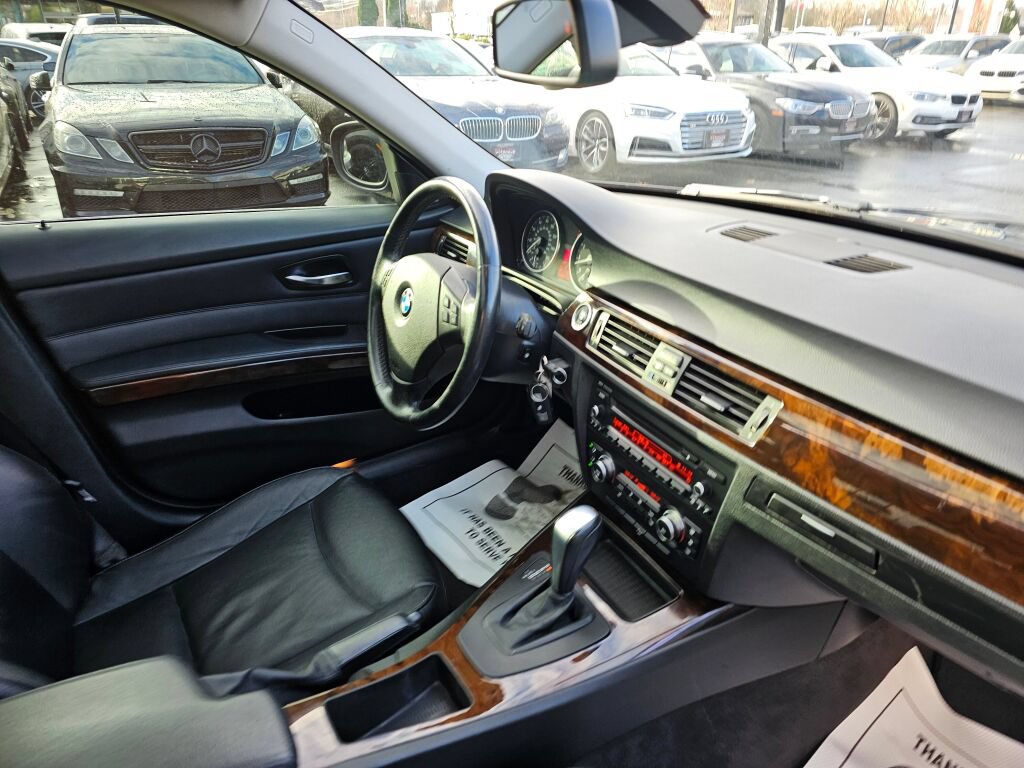 Used 2011 BMW 335i xDrive Sedan AWD/4WD image 11