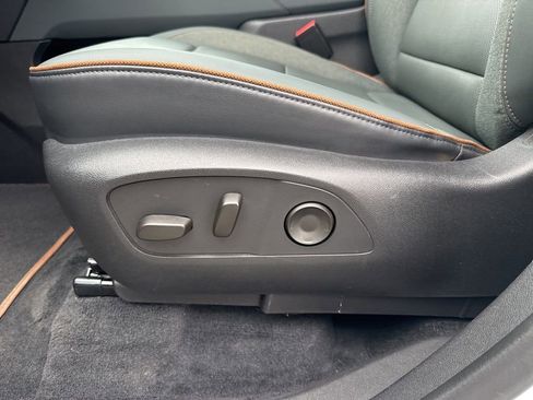 Used 2024 GMC Acadia AT4 w/ Super Cruise Package image 16