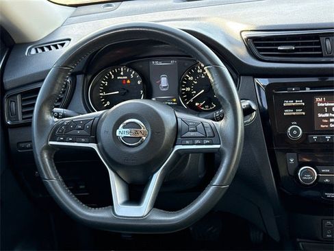 Used 2017 Nissan Rogue SV image 14