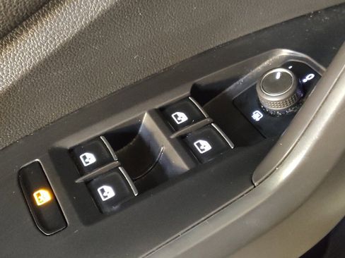 Used 2024 Volkswagen Jetta SE image 27