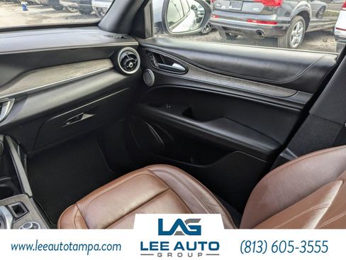 Used 2022 Alfa Romeo Stelvio Ti image 18