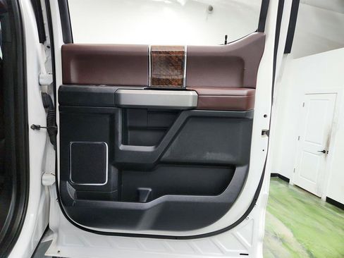 Used 2017 Ford F250 Platinum w/ Platinum Ultimate Package AWD/4WD image 30