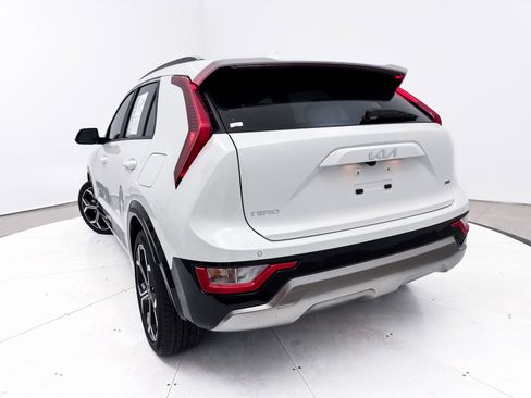 Certified 2024 Kia Niro EX Touring image 3