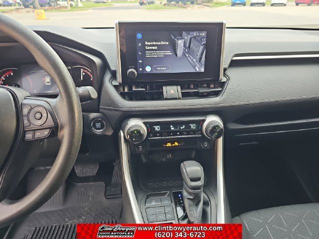 Used 2025 Toyota RAV4 XLE AWD/4WD image 18