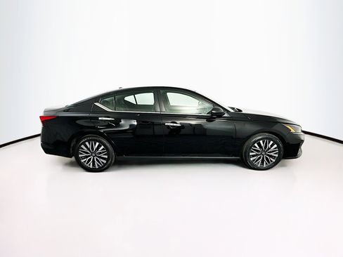 Used 2024 Nissan Altima 2.5 SV image 10