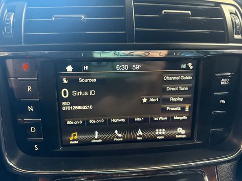 Used 2017 Lincoln Continental Select image 20