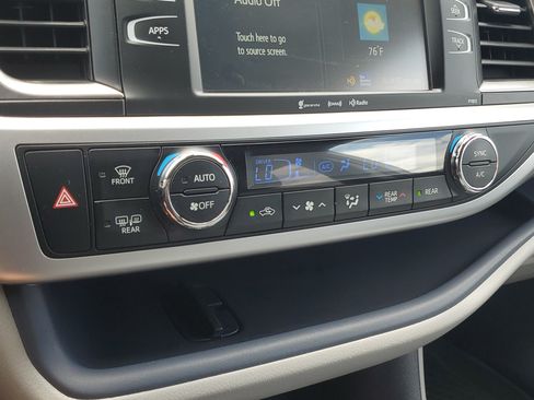 Used 2019 Toyota Highlander Plus FWD image 29