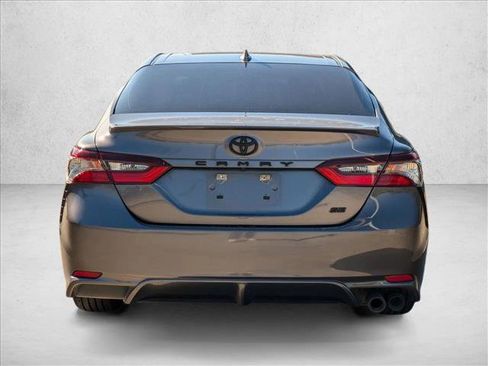 Used 2022 Toyota Camry SE image 3