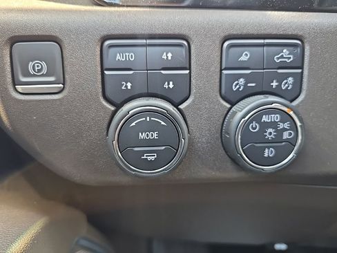 Used 2022 Chevrolet Silverado 1500 LTZ w/ Z71 Off-Road Package image 15