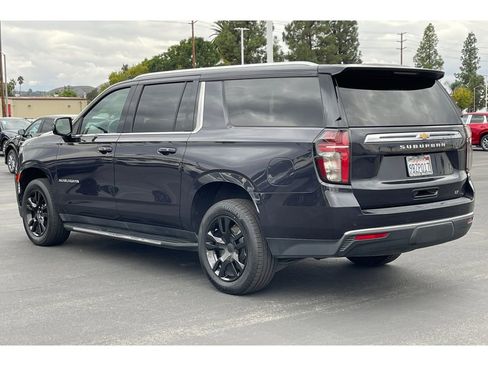 Used 2022 Chevrolet Suburban LT w/ Luxury Package image 4