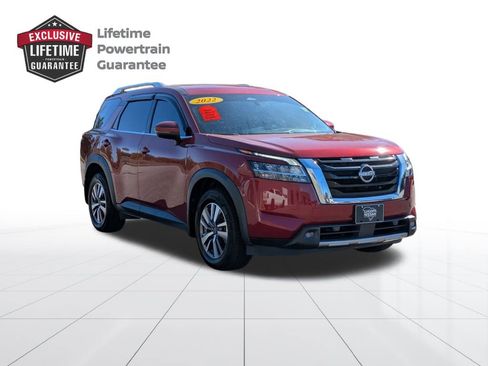 Certified 2022 Nissan Pathfinder SL image 1