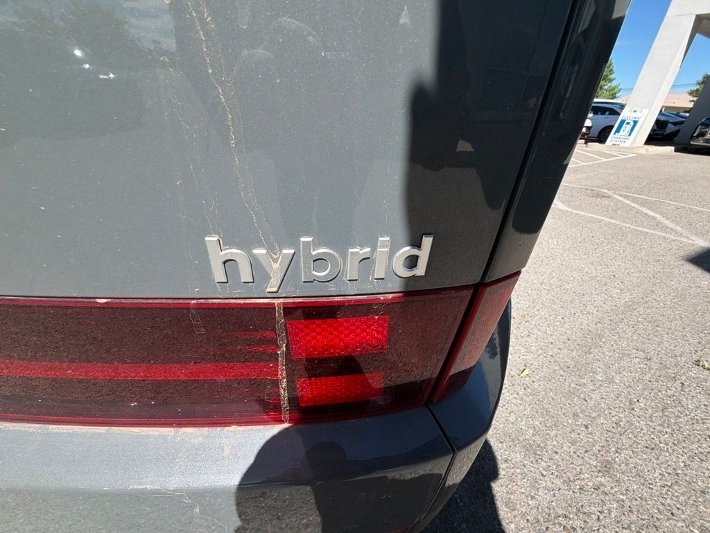 Used 2025 Hyundai Santa Fe Limited FWD image 5