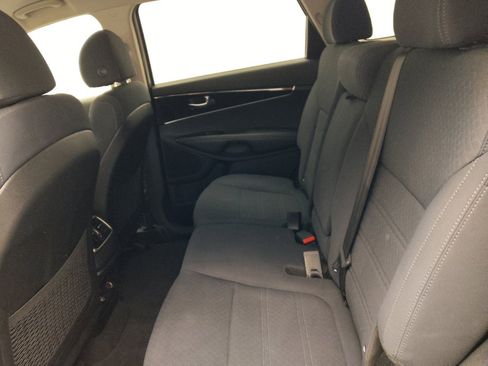 Used 2018 Kia Sorento FWD image 18