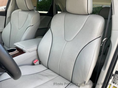 Used 2010 Toyota Venza FWD image 16