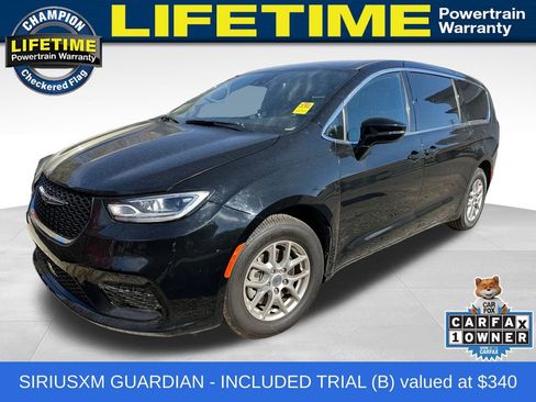 Used 2025 Chrysler Pacifica Select image 1