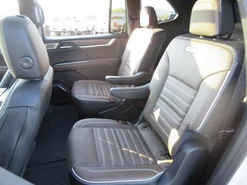 Certified 2026 GMC Acadia Denali Ultimate w/ LPO, All-Weather Package AWD/4WD image 23
