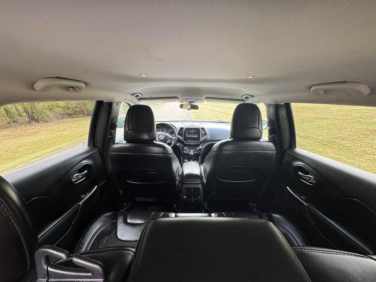 Used 2020 Jeep Cherokee Latitude Plus AWD/4WD image 2