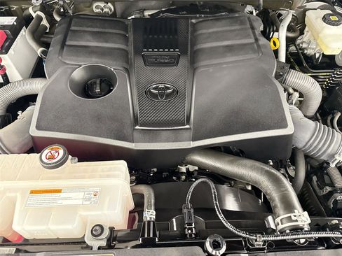 Used 2023 Toyota Tundra SR5 w/ SR5 Convenience Package AWD/4WD image 39