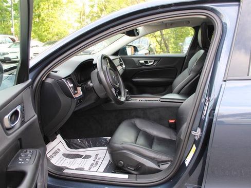 Used 2021 Volvo S60 T5 Momentum FWD image 10