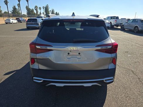 Used 2023 Kia Seltos S w/ Navigation Package FWD image 4