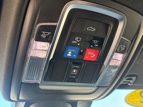 Used 2022 RAM 1500 Limited AWD/4WD image 9