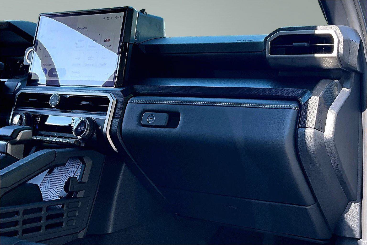 Used 2025 Toyota 4Runner Limited AWD/4WD image 17
