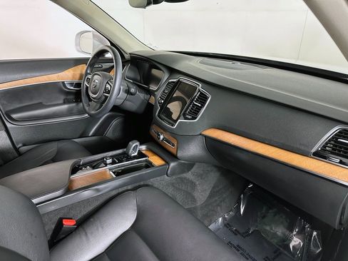 Used 2024 Volvo XC90 T8 Plus w/ Protection Package Premier image 33