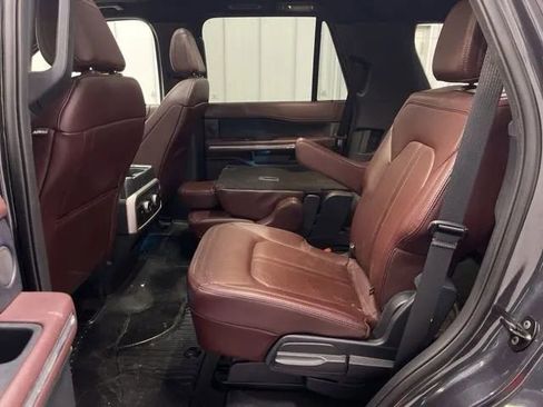 Used 2024 Ford Expedition Limited image 12