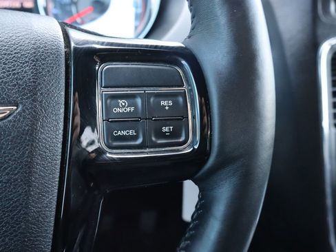 Used 2015 Chrysler Town & Country S w/ Driver Convenience Group FWD image 8