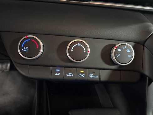 Certified 2025 Hyundai Elantra SE FWD image 18
