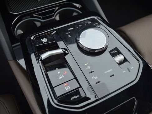 Used 2025 BMW 530i xDrive 530i xDrive w/ Premium Package image 24