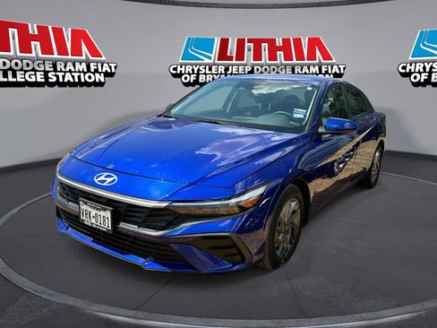 Used 2024 Hyundai Elantra SEL FWD image 1