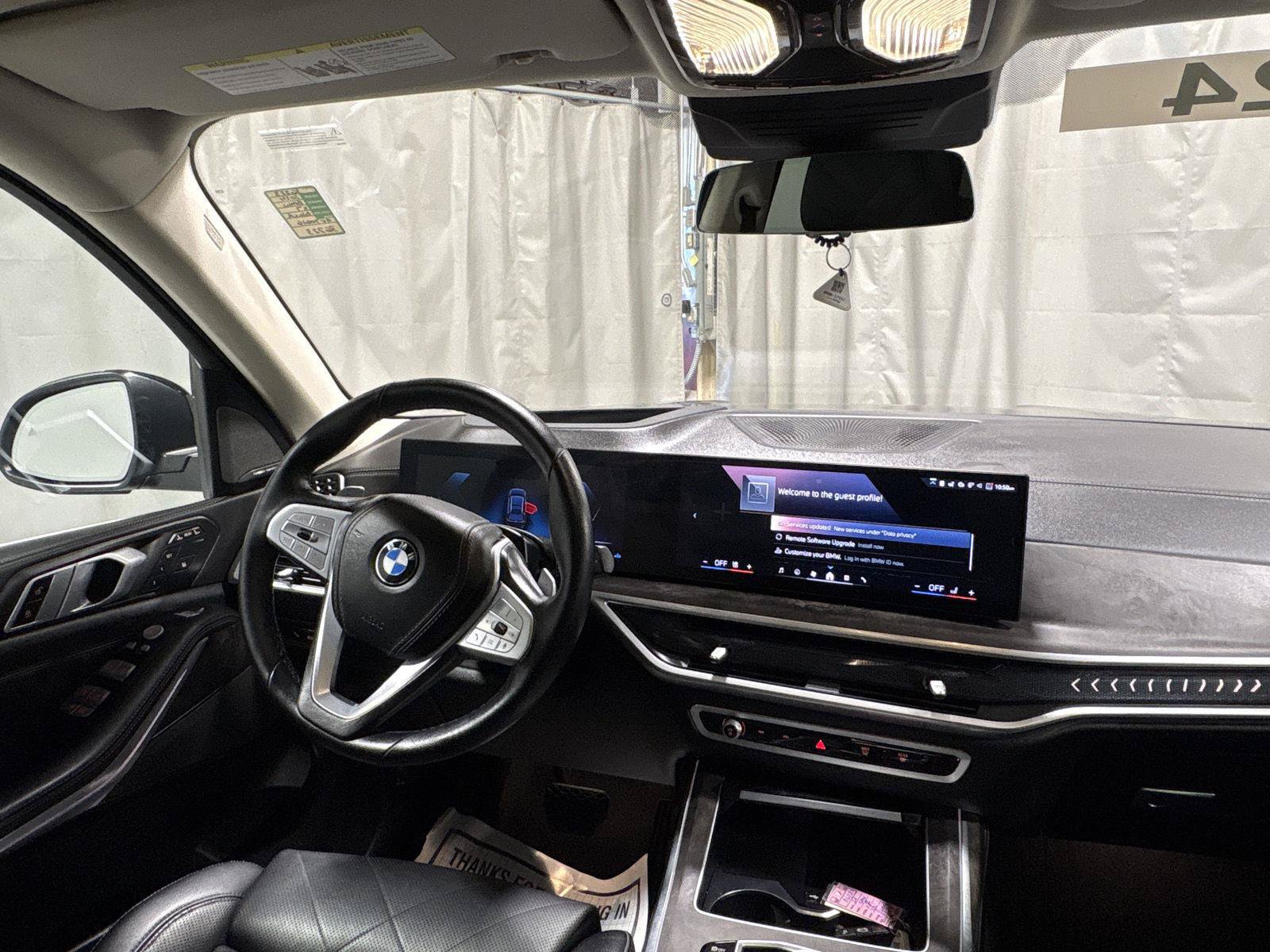 Used 2024 BMW X7 xDrive40i w/ Premium Package AWD/4WD image 4