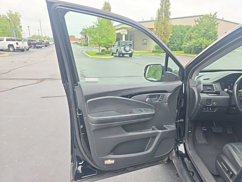 Used 2019 Honda Pilot Touring image 12