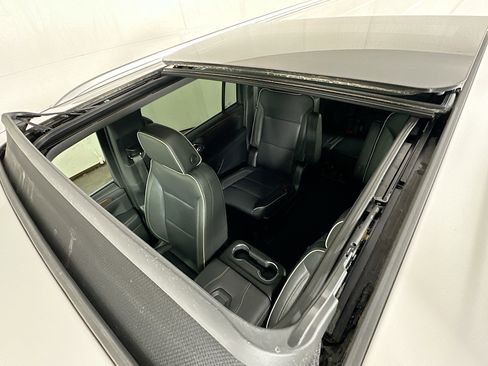 Used 2023 Chevrolet Suburban Premier image 22