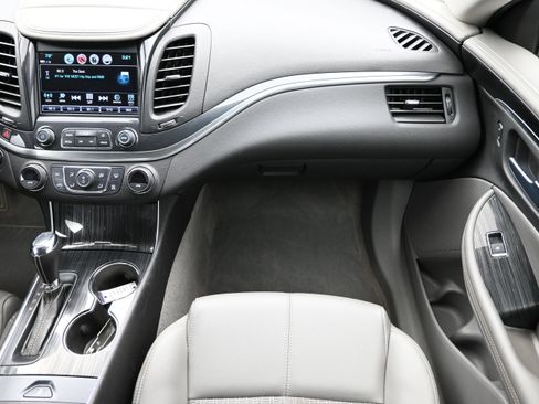 Used 2018 Chevrolet Impala LT FWD image 37