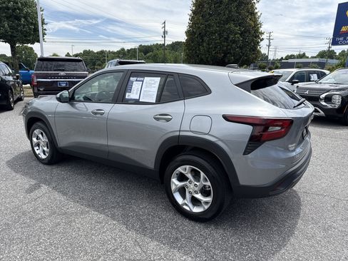 Used 2026 Chevrolet Trax LS w/ LS Convenience Package FWD image 8