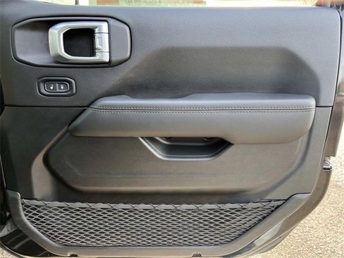 Used 2021 Jeep Wrangler Unlimited Rubicon image 25