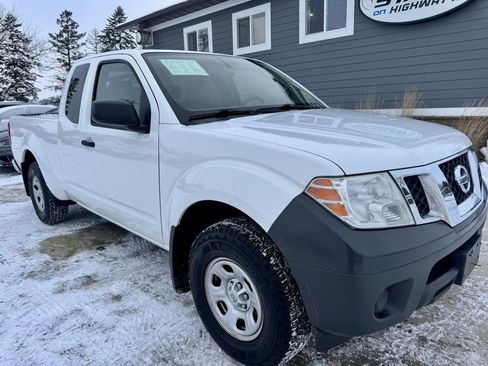 Used 2016 Nissan Frontier S image 2