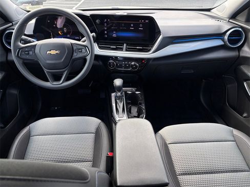 Certified 2026 Chevrolet Trax LT image 27