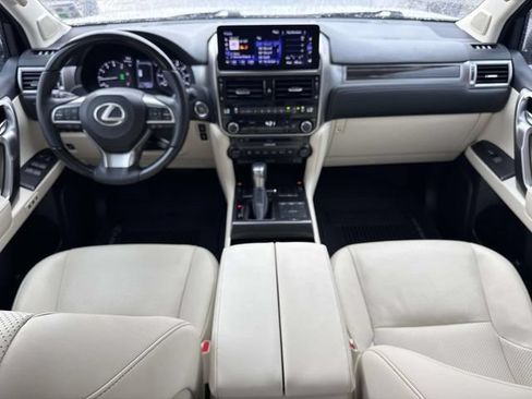Used 2023 Lexus GX 460 Luxury w/ Accessory Package AWD/4WD image 19
