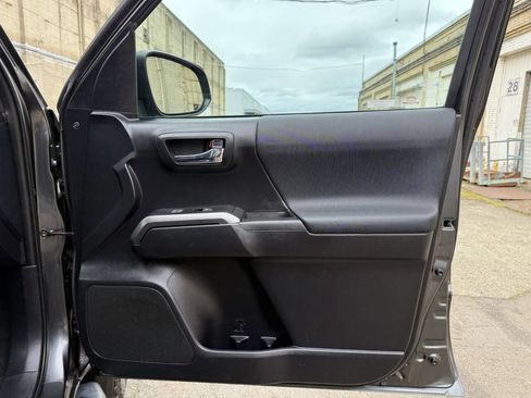 Used 2020 Toyota Tacoma TRD Off-Road w/ Blackout Package image 57