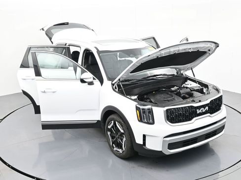 Used 2024 Kia Telluride EX w/ EX Captain's Chair Package image 41