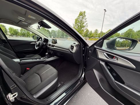 Used 2018 MAZDA MAZDA3 Sport w/ Preferred Equipment Package FWD image 18