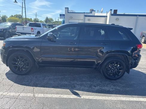 Used 2019 Jeep Grand Cherokee Altitude AWD/4WD image 7