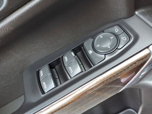 Used 2022 Chevrolet Silverado 1500 LT AWD/4WD image 17