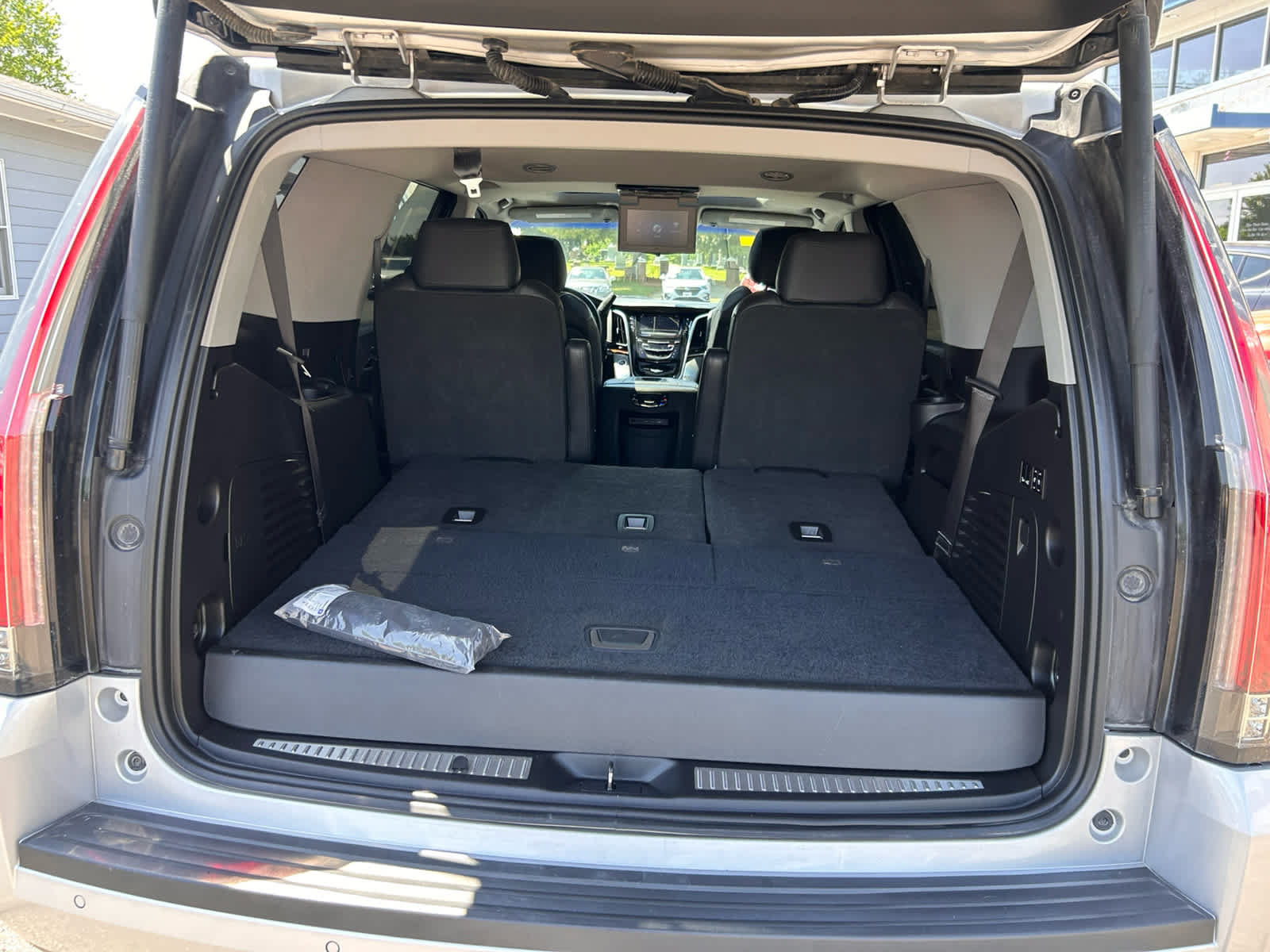 Used 2019 Cadillac Escalade Premium Luxury AWD/4WD image 32