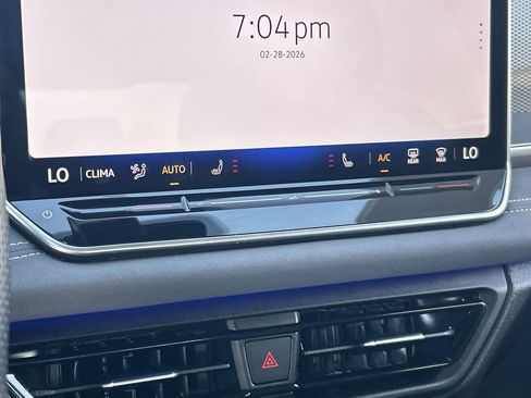 Certified 2025 Volkswagen Tiguan SE R-Line AWD/4WD image 25
