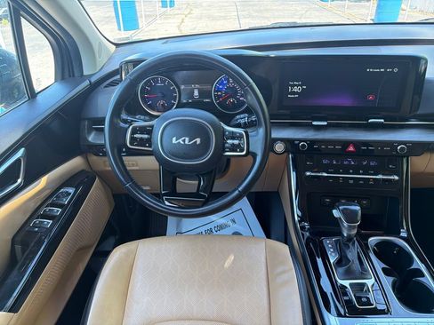 Used 2024 Kia Carnival EX FWD image 16