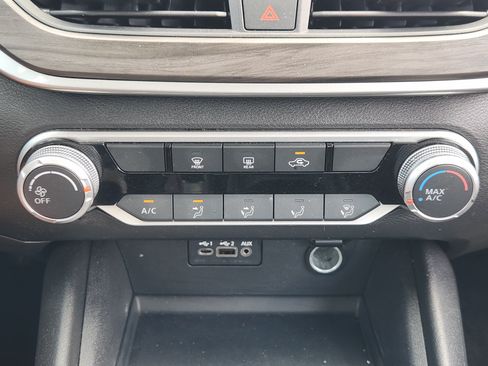 Used 2025 Nissan Altima 2.5 SV FWD image 19